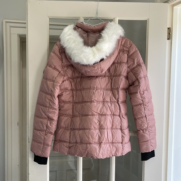 Flattering Women’s Coat - Picture 3 of 15